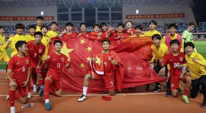 华体会体育登录入口-真怕黑色3分钟！国少最后阶段踢得太乱了 球迷：日本教练非蠢即坏